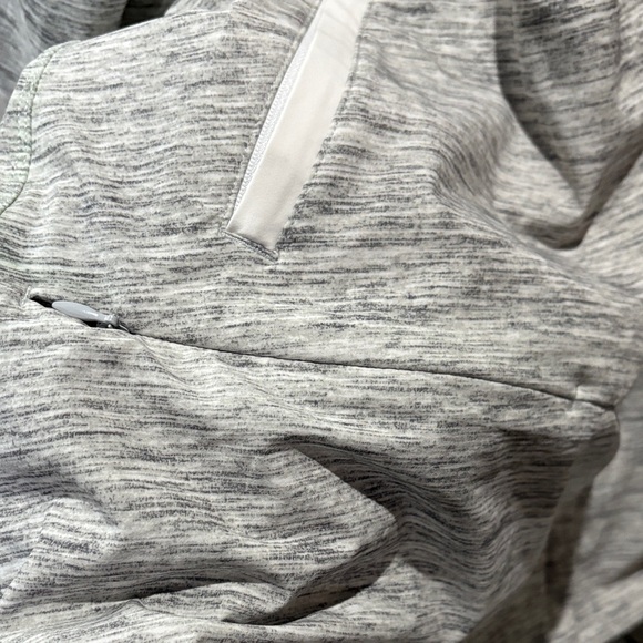 Lululemon Women’s Zip Jacket- so silky soft!! Wonderful condition! M/L - 6 - Picture 3 of 9